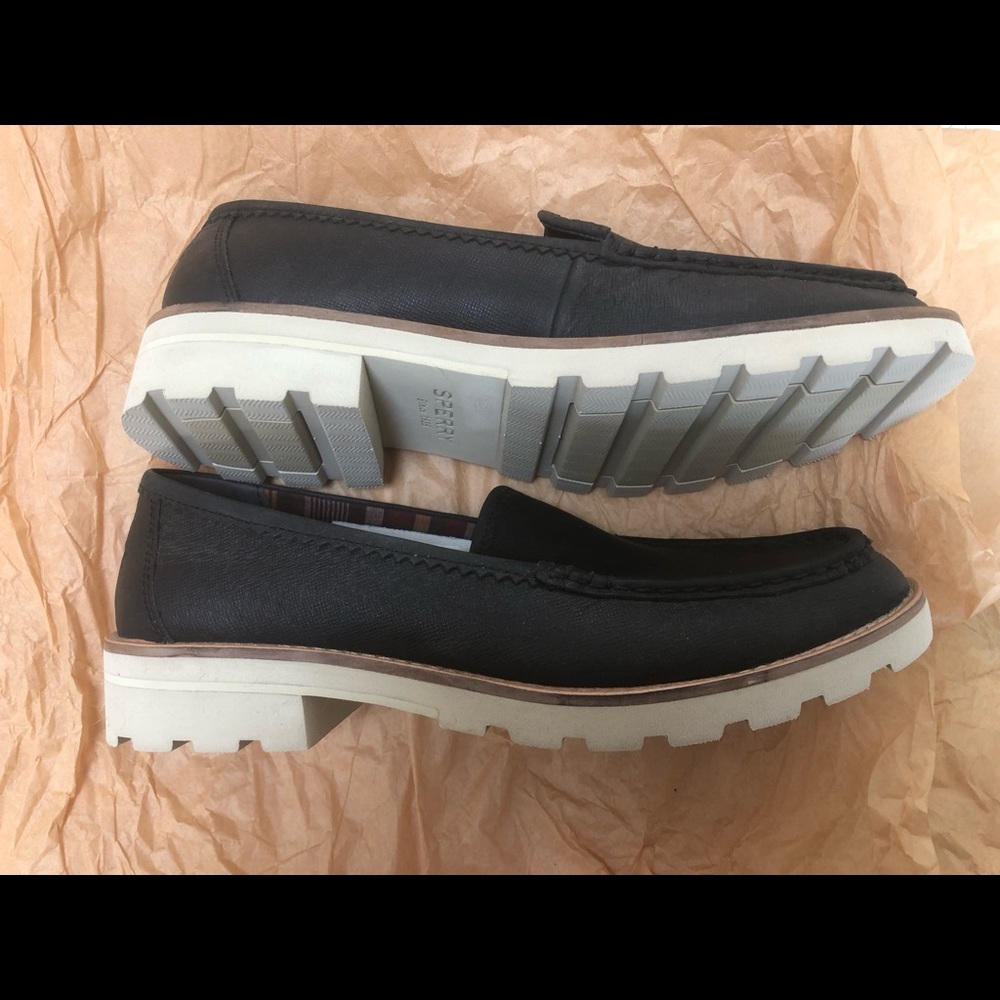 Sperry lug sole loafers 9 NEW